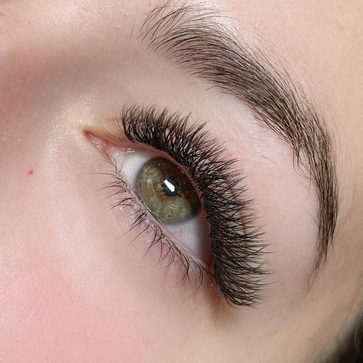 The Evolution of Eyelash Extensions: The Integral Role of Lash Glue