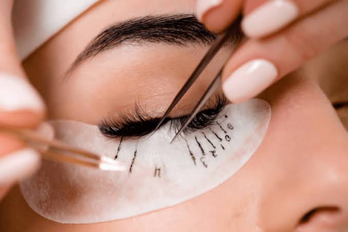 Beginner’s Practical Tips on Applying Eyelashes